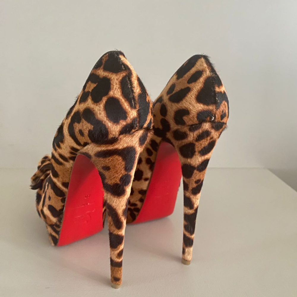 Peep Toe Christian Louboutin Cavalino Onça Peep Toe Christian Louboutin Cavalino Onça